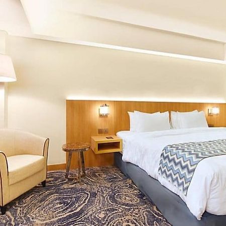 Louis Kienne Hotel Simpang Lima Семаранг Екстер'єр фото