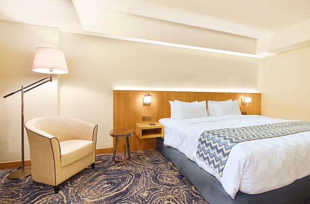 Louis Kienne Hotel Simpang Lima Семаранг Екстер'єр фото