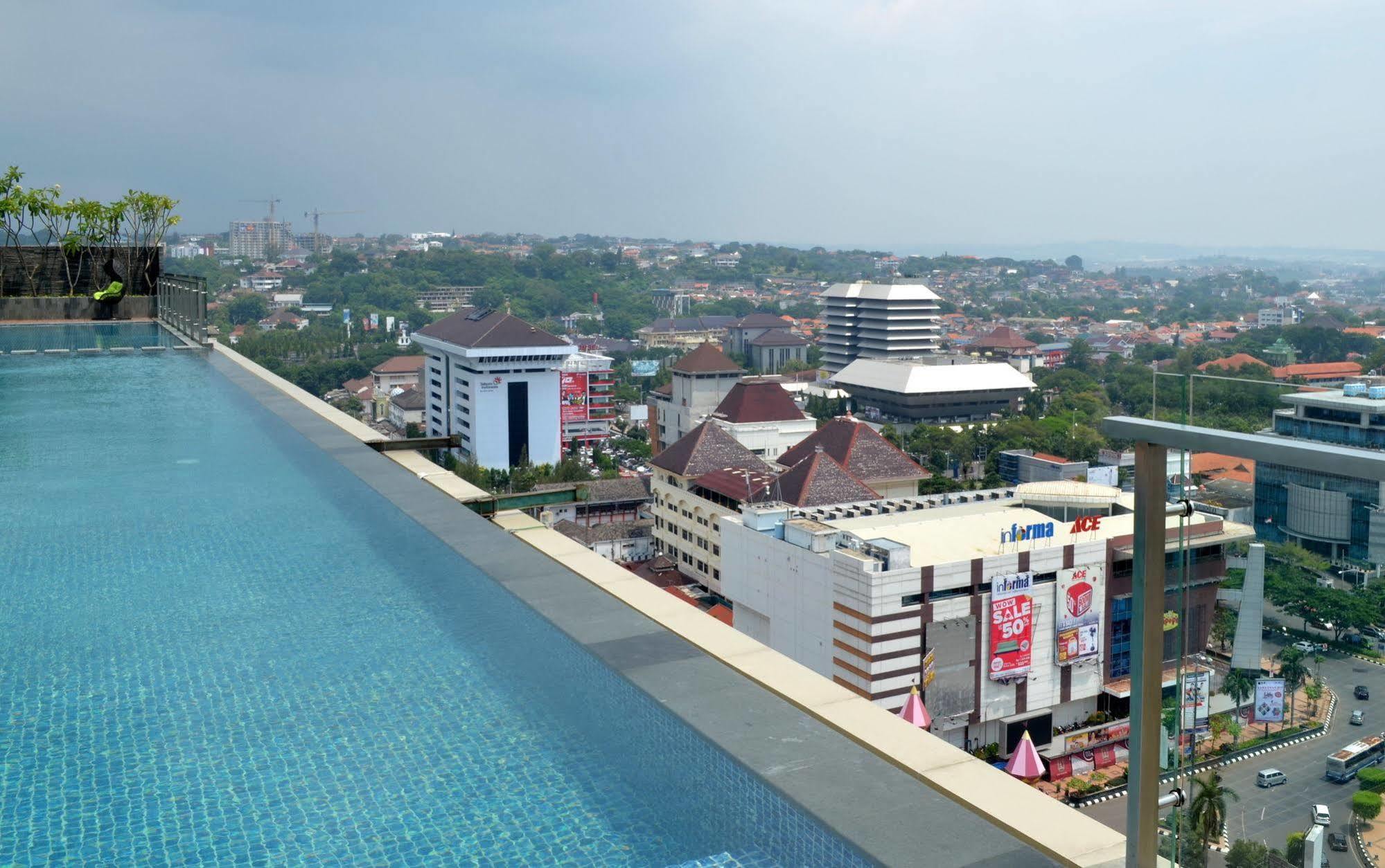 Louis Kienne Hotel Simpang Lima Семаранг Екстер'єр фото